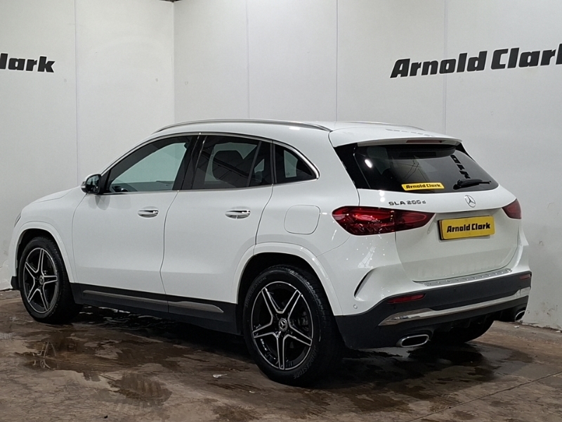 Mercedes-Benz GLA Class Gla 200D Amg Line Executive White #2