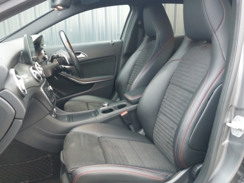 Mercedes-Benz GLA Class Gla 220D 4Matic Amg Line Executive SO17TKX Grey #5