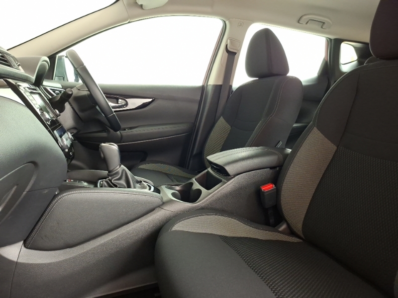 Nissan Qashqai 1.3 Dig-t N-connecta Black #5