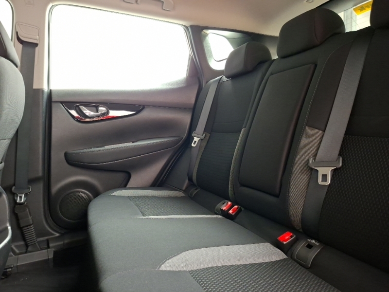 Nissan Qashqai 1.3 Dig-t N-connecta Black #6
