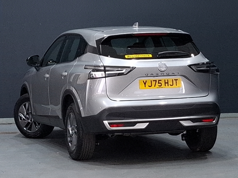 Nissan Qashqai 1.3 Dig-t Mh 158 Acenta Premium Xtronic Silver #2