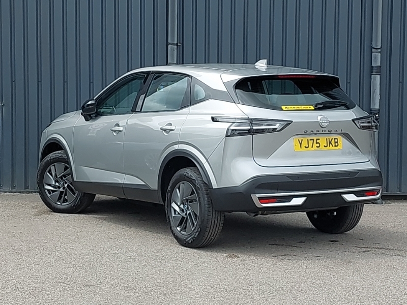 Nissan Qashqai 1.3 Dig-t Mh 158 Acenta Premium Xtronic Silver #2