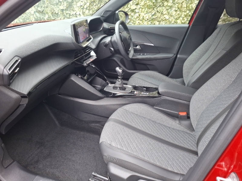 Peugeot 2008 1.2 Puretech 130 Allure Red #5