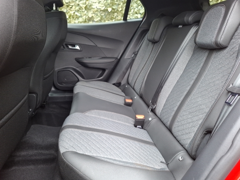 Peugeot 2008 1.2 Puretech 130 Allure Red #6