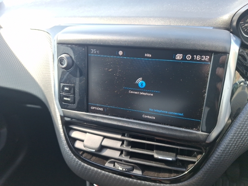 Peugeot 208 Signature Black #17