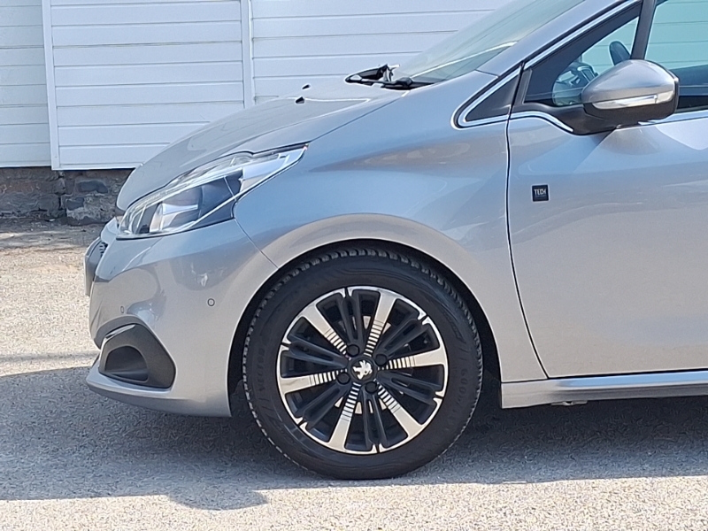 Peugeot 208 Signature Black #19