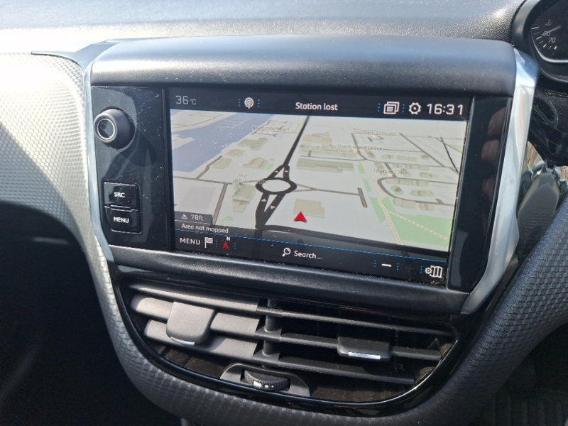 Peugeot 208 Signature Black #10