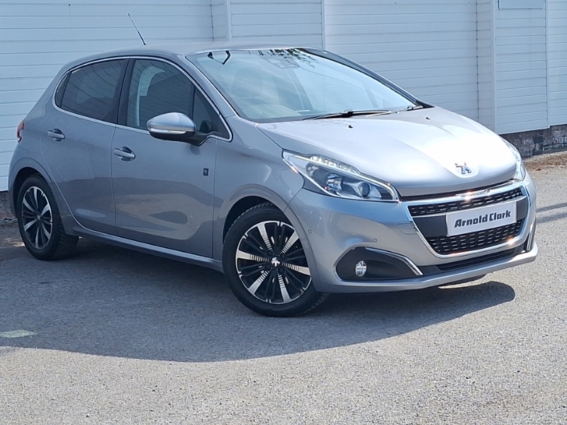 Peugeot 208 Signature Black #7