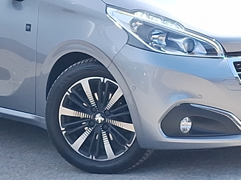 Peugeot 208 Signature Black #20