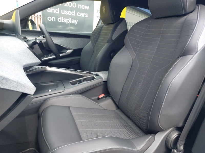 Peugeot 3008 157Kw Gt 73Kwh White #5