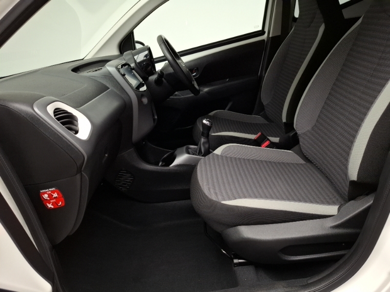 Toyota Aygo 1.0 Vvt-i X-trend White #5