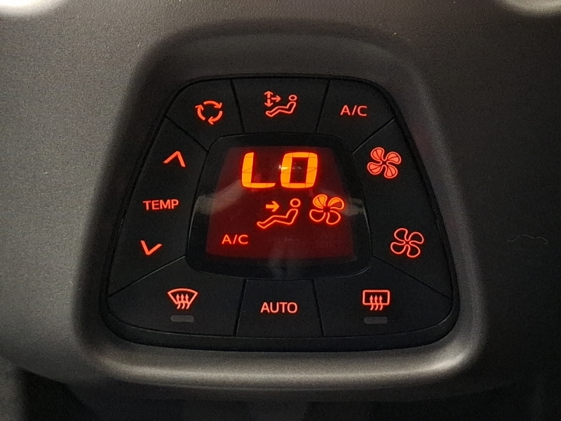 Toyota Aygo 1.0 Vvt-i X-play X-shift Red #16