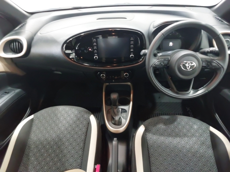 Toyota Aygo X 1.0 Vvt-i Edge Beige #3