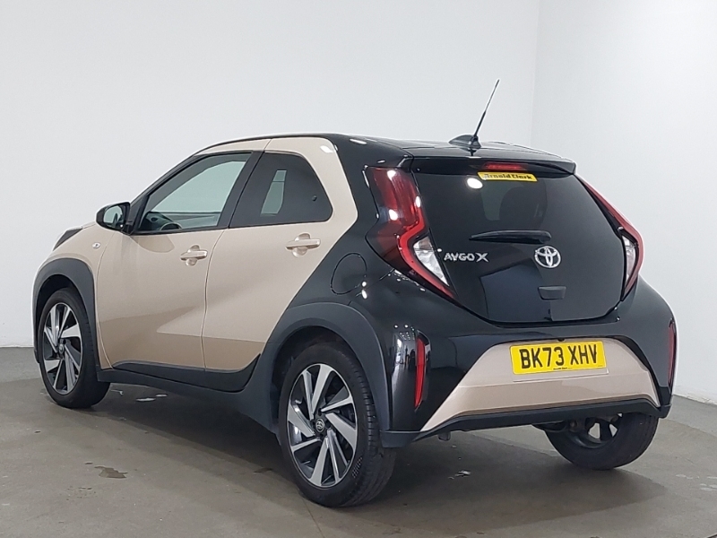 Toyota Aygo X 1.0 Vvt-i Edge Beige #2