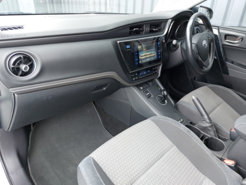 Toyota Auris 1.8 Hybrid Design Tss Cvt Nav White #5