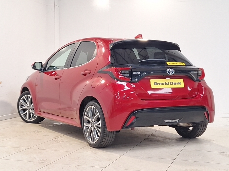 Toyota Yaris 1.5 Hybrid Excel Cvt Red #2