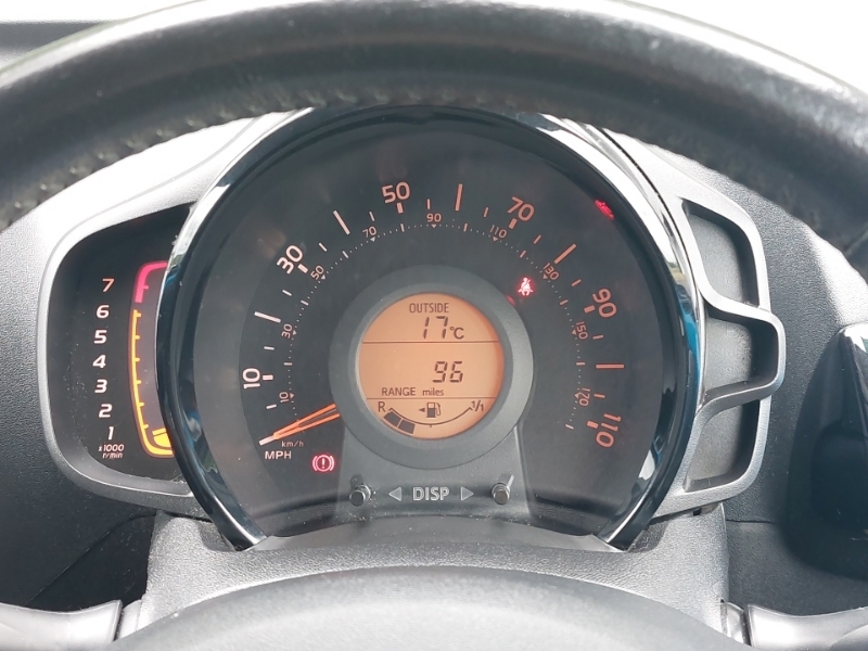 Toyota Aygo Aygo X-pression Vvt-i Red #17