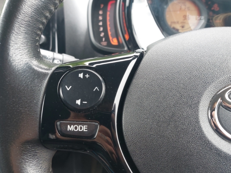 Toyota Aygo Aygo X-pression Vvt-i Red #12