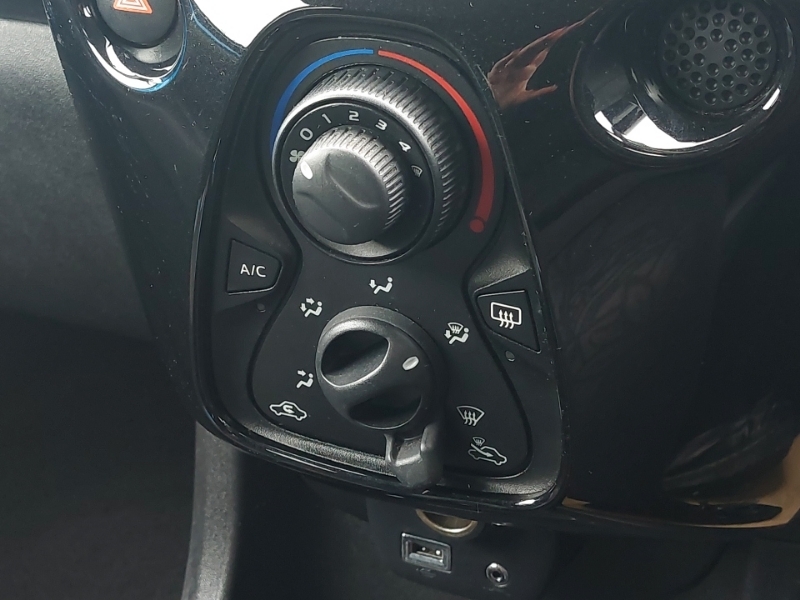 Toyota Aygo Aygo X-pression Vvt-i Red #16
