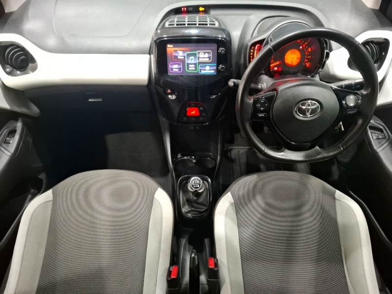 Toyota Aygo 1.0 Vvt-i X-style White #3