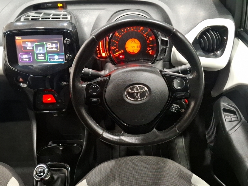 Toyota Aygo 1.0 Vvt-i X-play X-shift Red #8