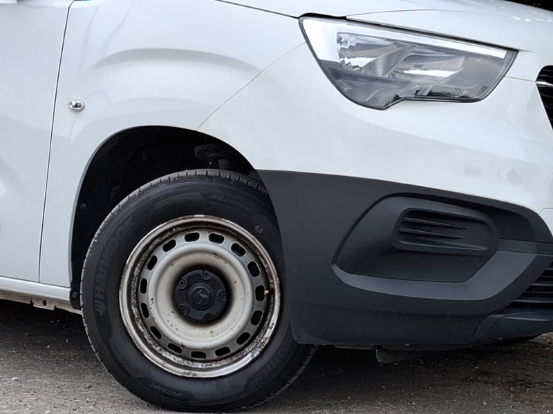 Vauxhall Combo 1.5 Turbo D 2300 Sportive L2 Lwb 47,718 3 Seat White #20