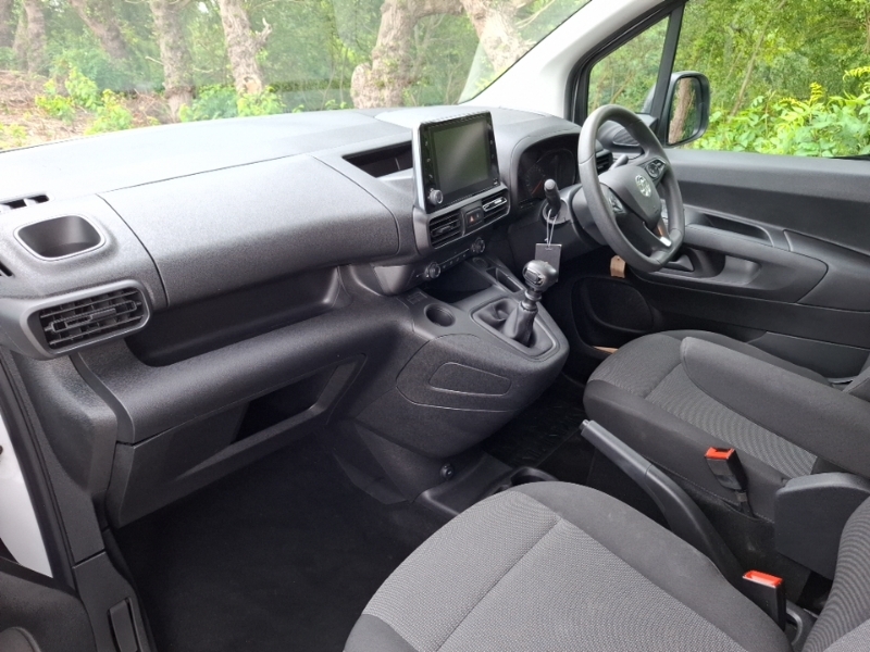 Vauxhall Combo 2000 1.5 Turbo D 100Ps H1 Dynamic Van 6 Speed White #5