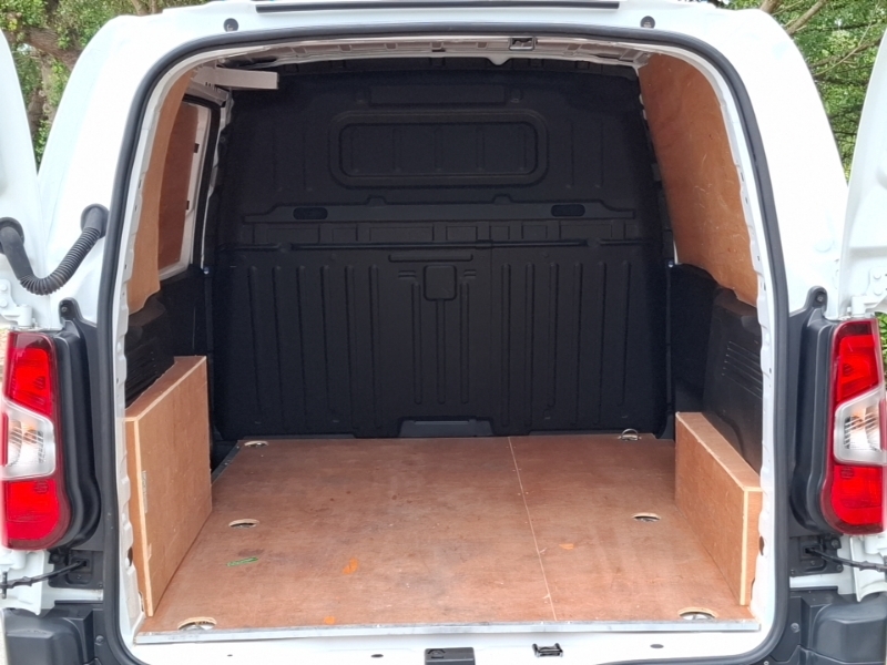 Vauxhall Combo 1.5 Turbo D 2300 Sportive L2 Lwb 47,718 3 Seat White #18