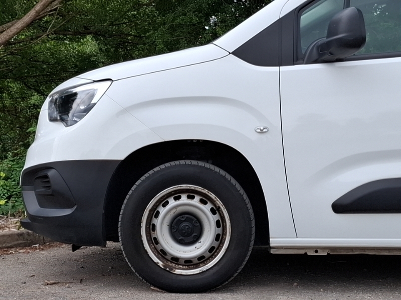 Vauxhall Combo 1.5 Turbo D 2300 Sportive L2 Lwb 47,718 3 Seat White #19