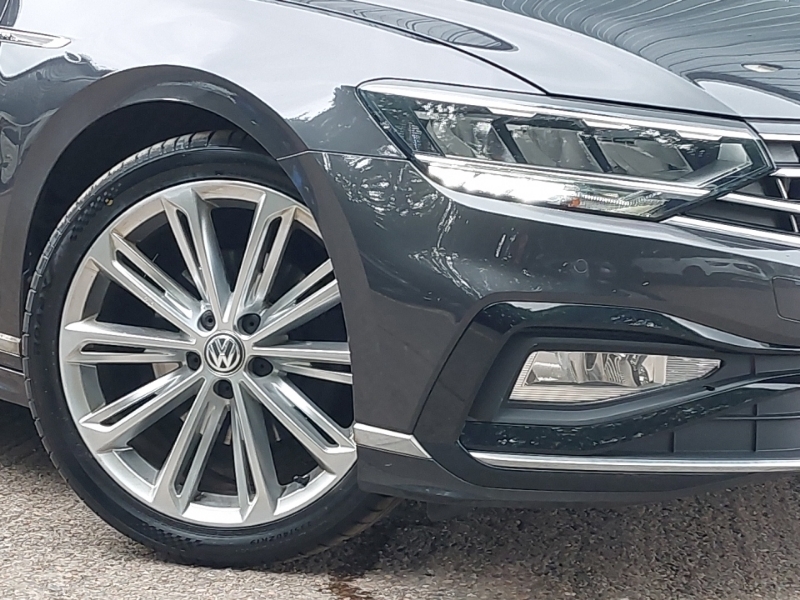 Volkswagen Passat 2.0 Tdi Scr 190 R-line Dsg Saloon Silver #19