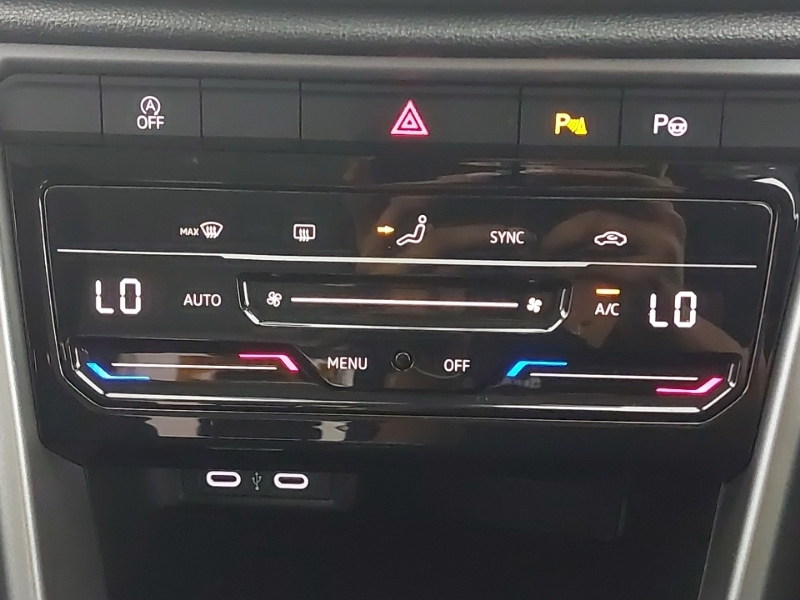 Volkswagen T-Roc 1.5 Tsi R-line Dsg Black #17