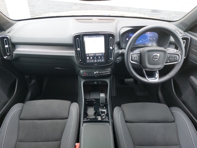 Volvo XC40 2.0 B4p Plus Black Edition Black #3