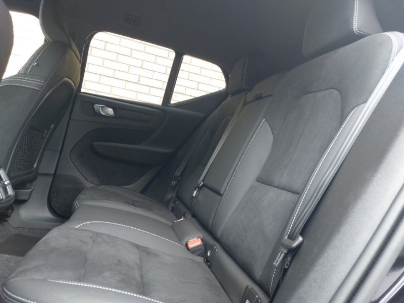 Volvo XC40 2.0 B4p Plus Black Edition Black #6