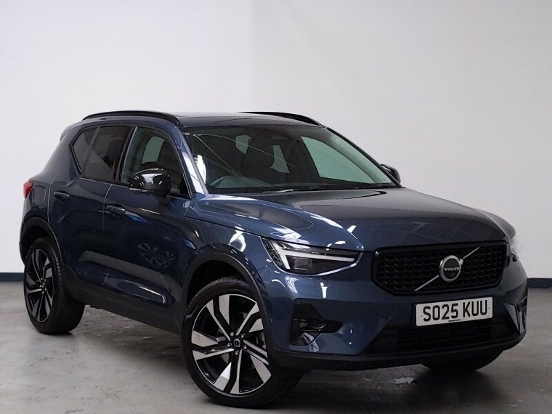 Volvo XC40 2.0 B3p Ultra Dark Blue