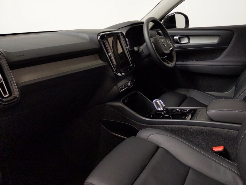 Volvo XC40 2.0 B3p Ultra Dark Blue #5