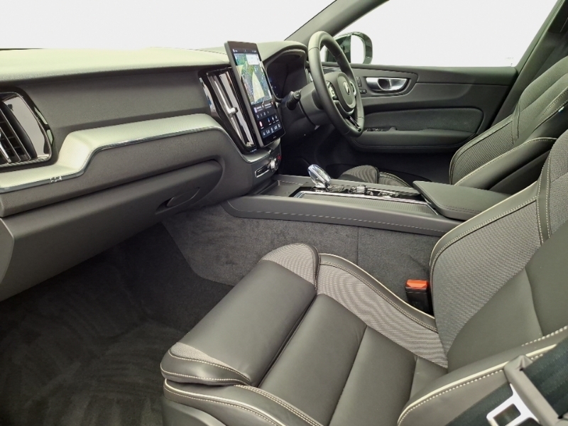 Volvo XC60 2.0 B5p Plus Black Edition Awd Geartronic Grey #5