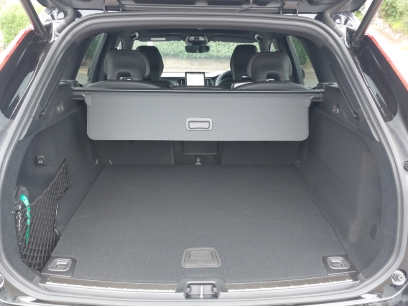 Volvo XC60 B5 P Awd Plus Dark Harmankardon Sound, 360 Cam White #18
