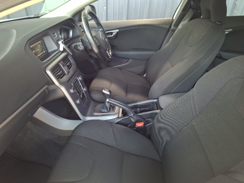 Volvo V40 T2 122 Es White #5
