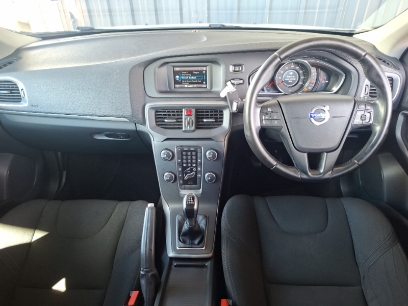 Volvo V40 T2 122 Es White #3