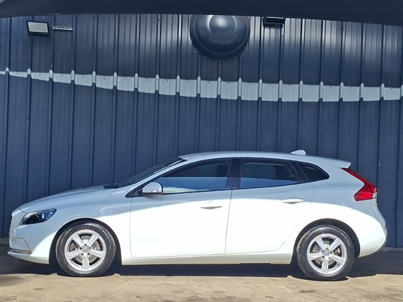 Volvo V40 T2 122 Es White #4