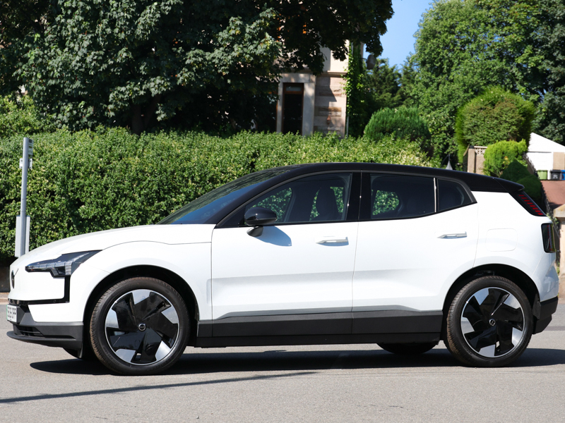Volvo EX30 315Kw Twin Motor Performance Plus 69Kwh White #5