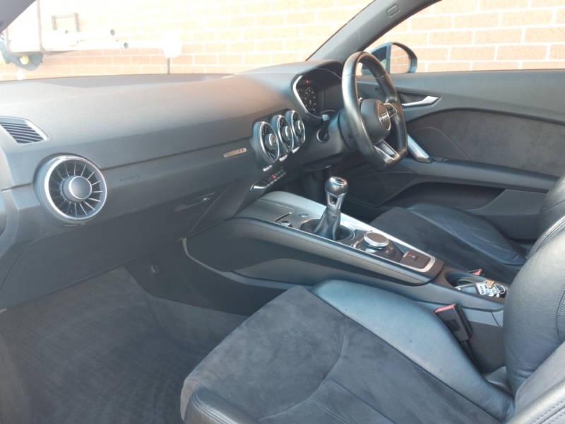 Audi TT 2.0 Tdi Ultra Sport Black #5