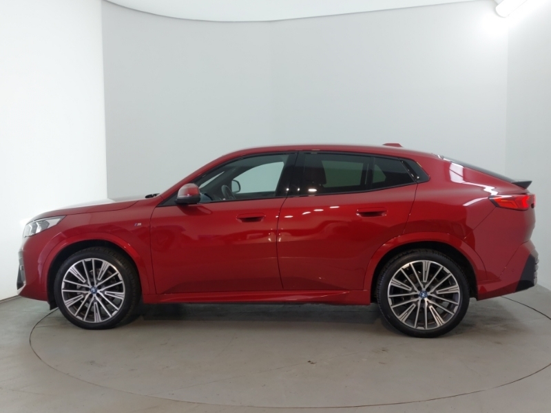 BMW iX2 150Kw Edrive20 M Sport 65Kwh Red #4