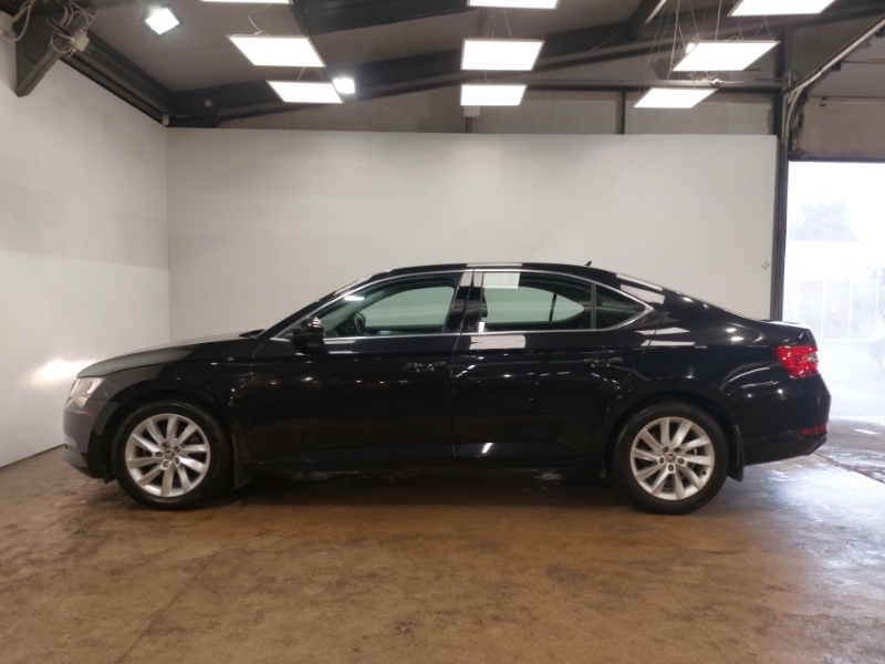 Skoda Superb 2.0 Tdi Cr Se Dsg 7 Speed Black #4