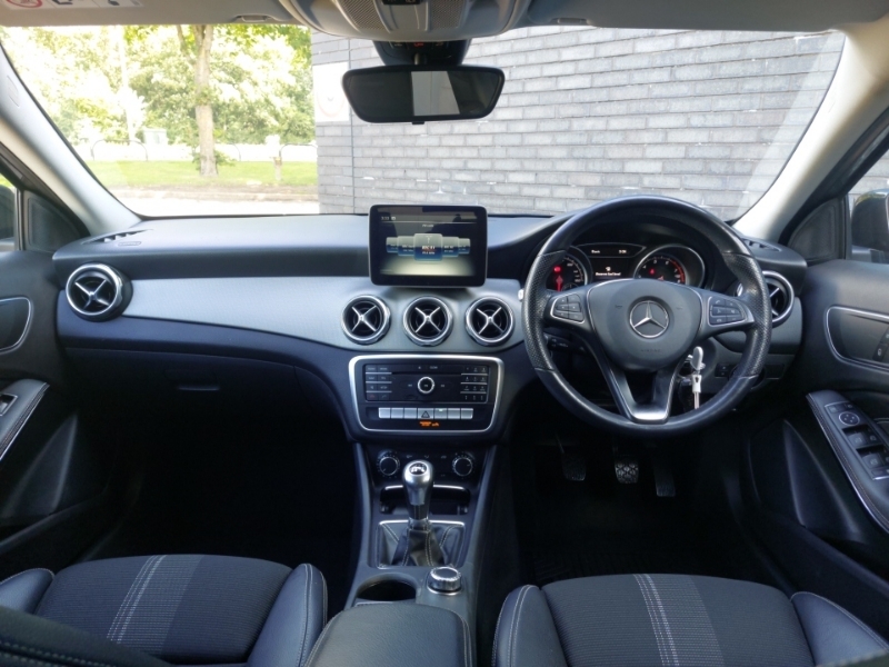 Mercedes-Benz GLA Class Gla 180 Urban Edition YO19EDV Grey #3