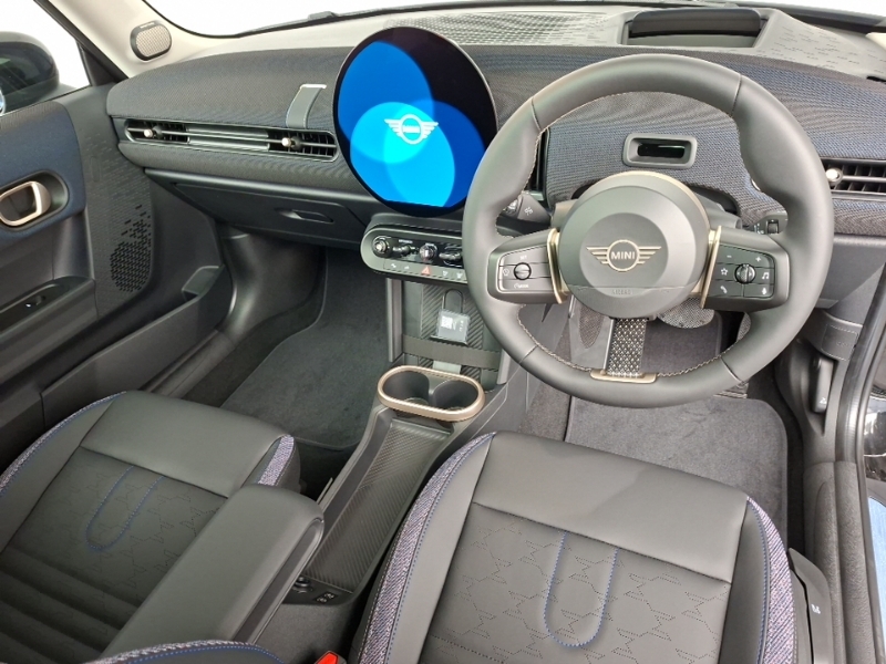 Mini Hatch 1.5 C Classic Level 2 Black #4