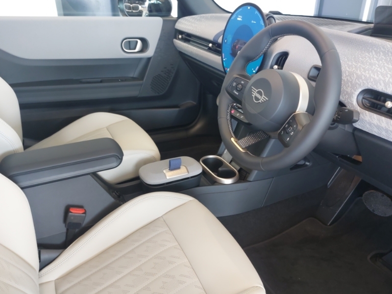 Mini Hatch 2.0 C Exclusive Level 1 Black #6