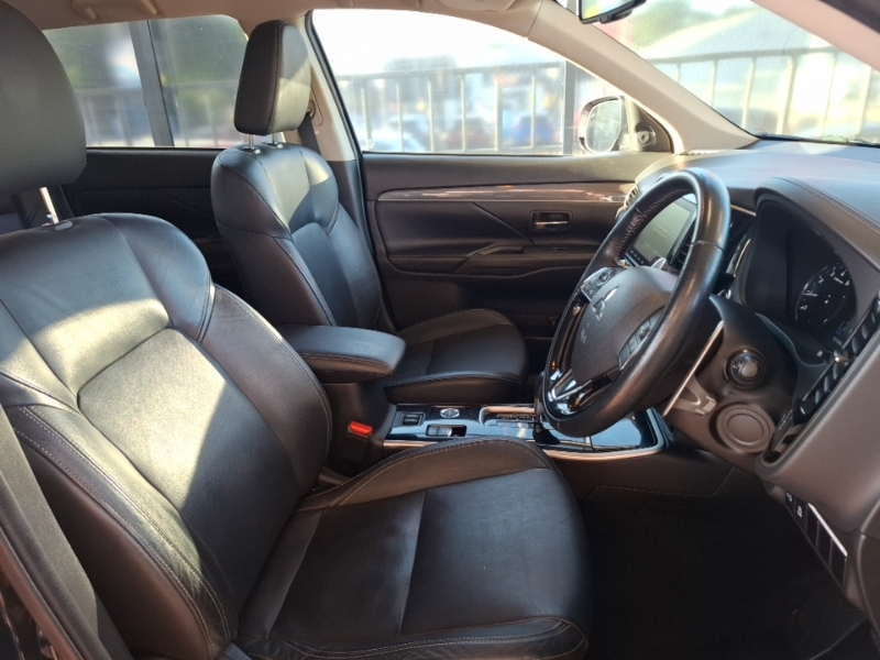 Mitsubishi Outlander 2.0 Exceed Cvt YD69UML Black #4
