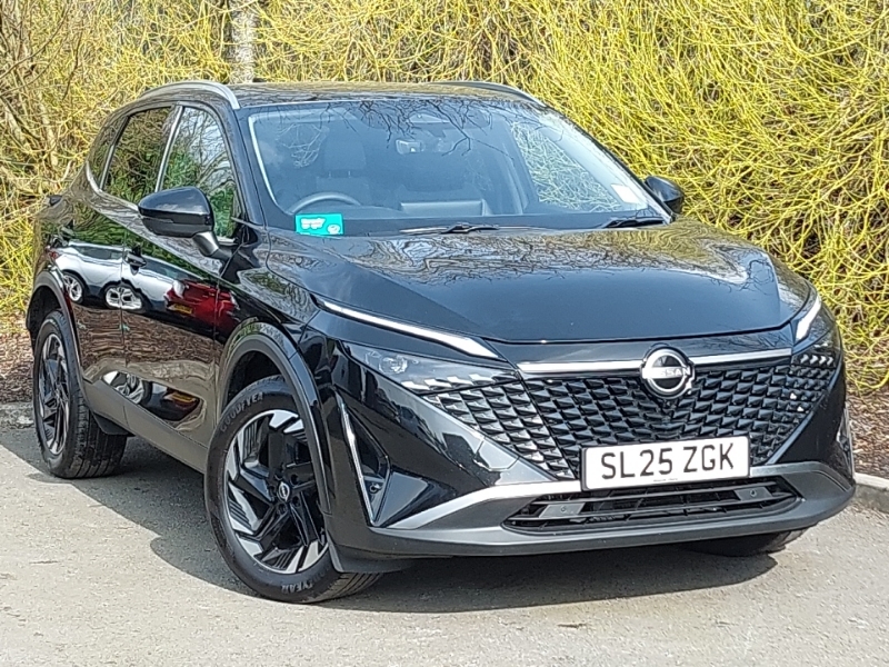 Nissan Qashqai 1.3 Dig-t Mh 158 N-connecta Xtronic Black
