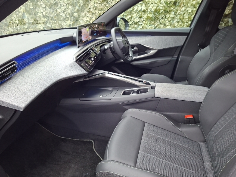 Peugeot 3008 157Kw Gt 73Kwh Grey #5